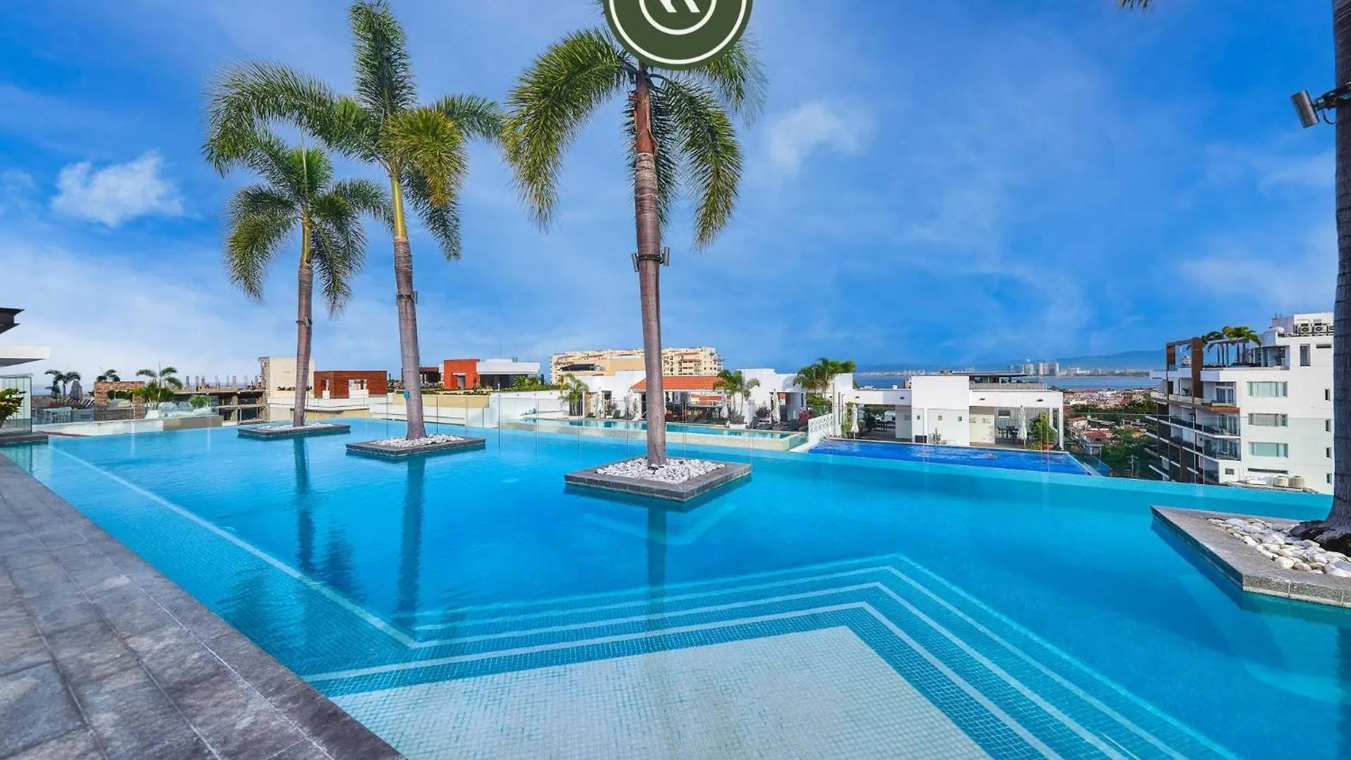 Amazing 1 Bedroom Condo - Zona Romantica - Rooftop Pool Puerto Vallarta