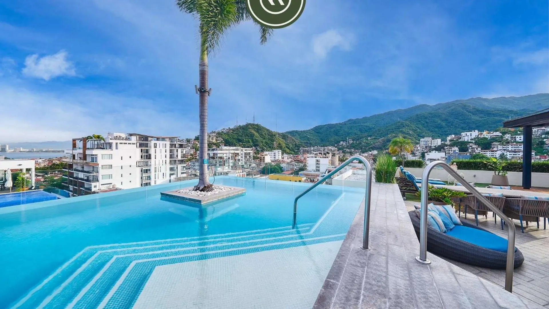 Amazing 1 Bedroom Condo - Zona Romantica - Rooftop Pool Puerto Vallarta Mexico