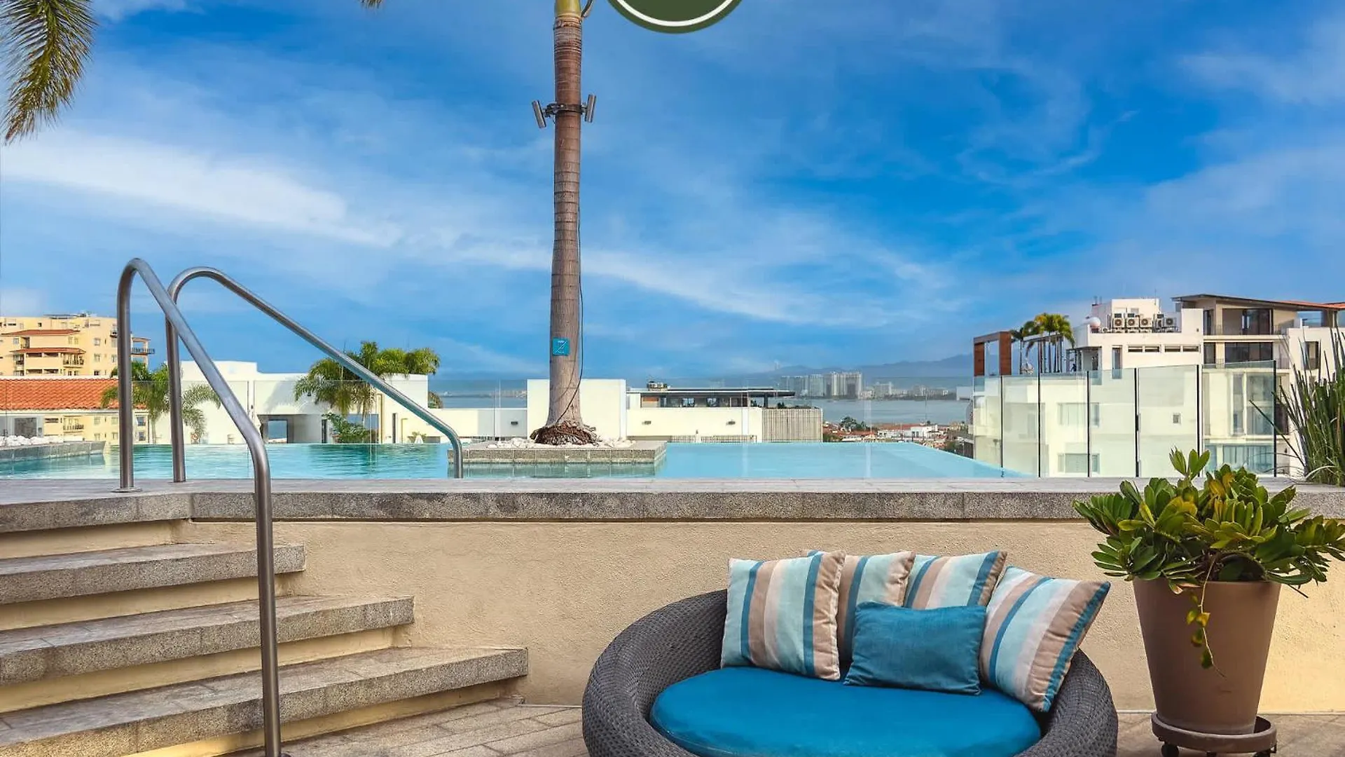 Amazing 1 Bedroom Condo - Zona Romantica - Rooftop Pool Puerto Vallarta Mexico