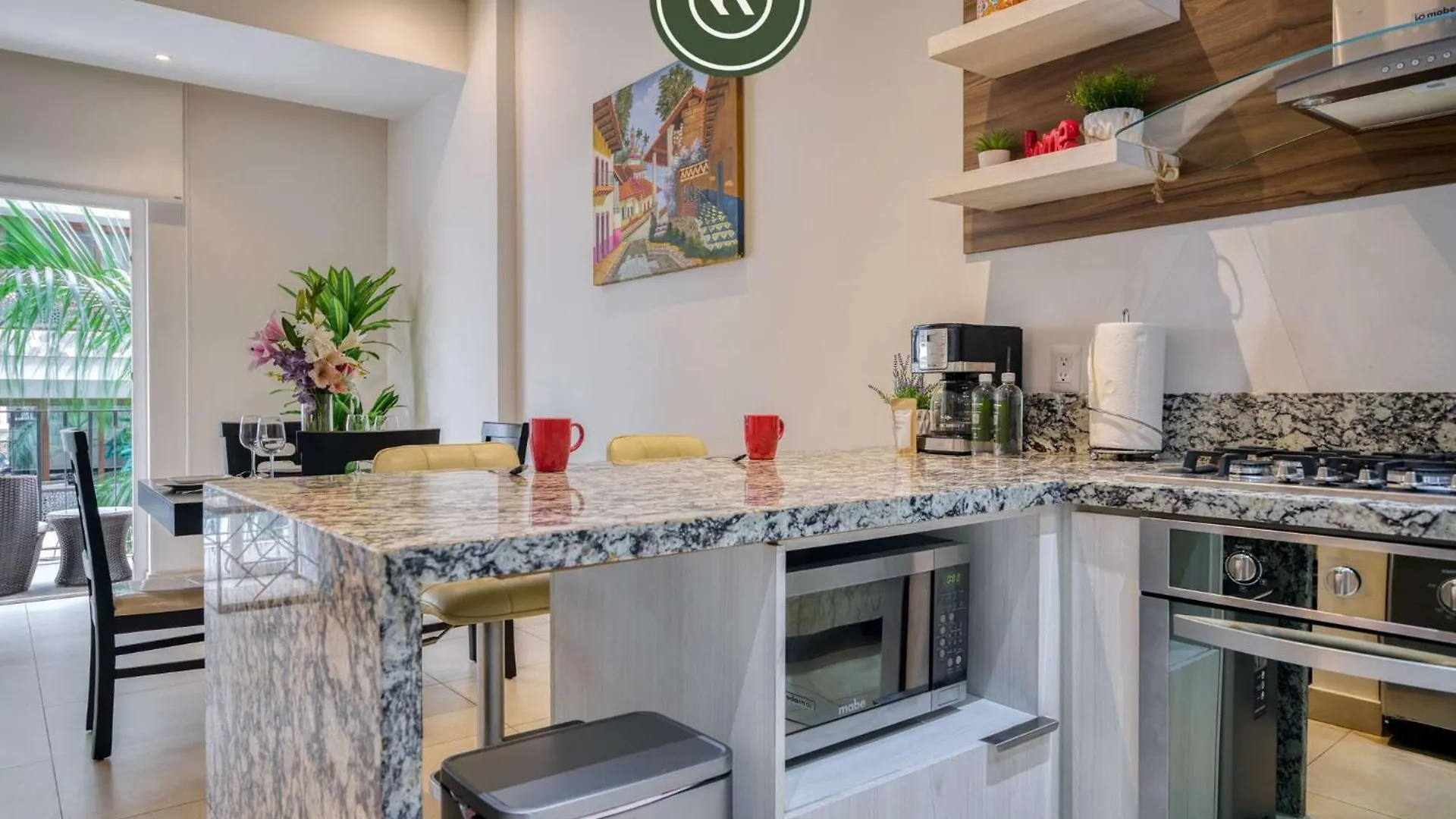 Amazing 1 Bedroom Condo - Zona Romantica - Rooftop Pool Puerto Vallarta Apartment